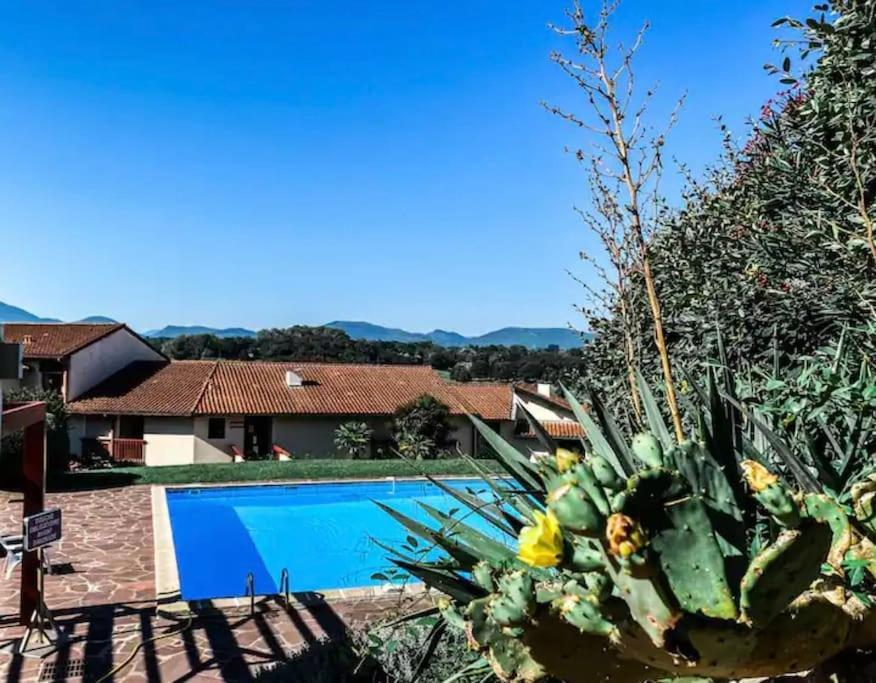 Caporizon-Baillenia-T1 Vue Montagne - Piscine St Jean De Luz Apartment Saint-Jean-de-Luz Exterior foto